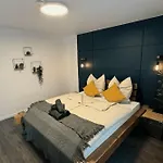 Apartment Geräumiges Mit Xxl Leinwand I Parkplatz I Wifi *