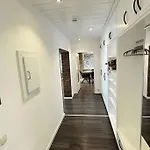 Geräumiges Mit Xxl Leinwand I Parkplatz I Wifi Apartment *