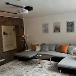 Apartment Geräumiges Mit Xxl Leinwand I Parkplatz I Wifi *