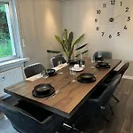 Apartment Geräumiges Mit Xxl Leinwand I Parkplatz I Wifi *