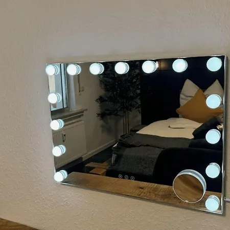 Geraeumiges Mit Xxl Leinwand I Parkplatz I Wifi 아파트 보훔