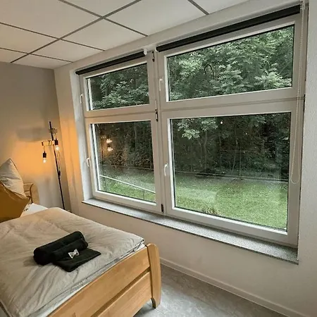 Geraeumiges Mit Xxl Leinwand I Parkplatz I Wifi