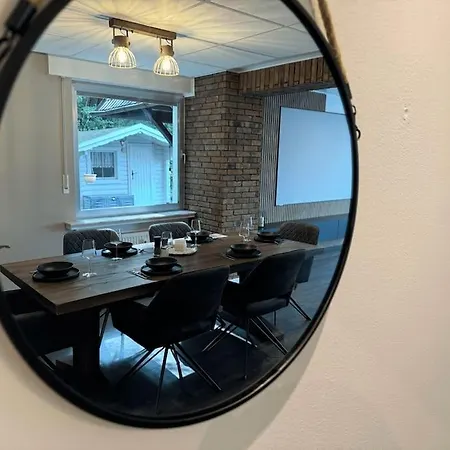 Geraeumiges Mit Xxl Leinwand I Parkplatz I Wifi 보훔