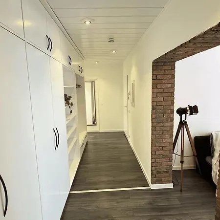 Geraeumiges Mit Xxl Leinwand I Parkplatz I Wifi 아파트 보훔