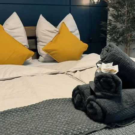 Geraeumiges Mit Xxl Leinwand I Parkplatz I Wifi *