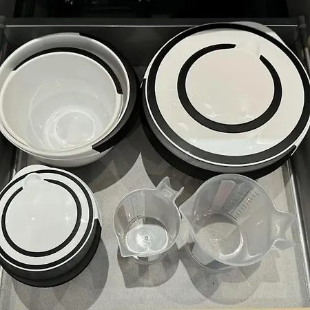 Geraeumiges Mit Xxl Leinwand I Parkplatz I Wifi