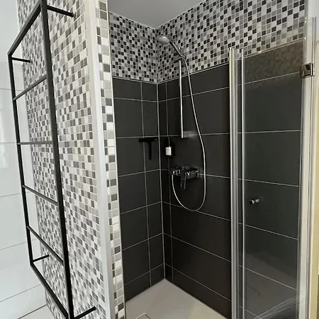Appartement Geraeumiges Mit Xxl Leinwand I Parkplatz I Wifi Bochum