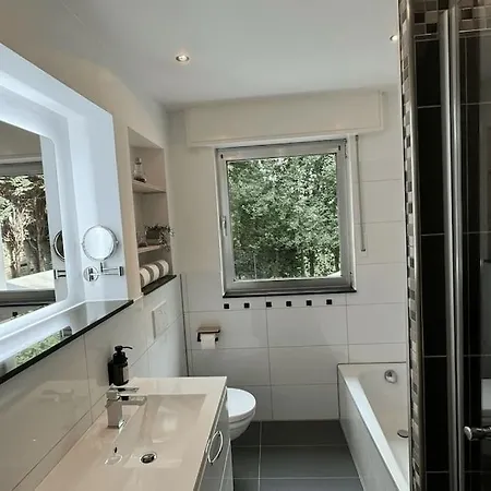 아파트 Geraeumiges Mit Xxl Leinwand I Parkplatz I Wifi