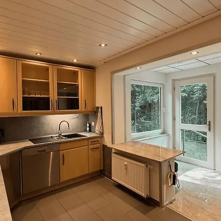 Geraeumiges Mit Xxl Leinwand I Parkplatz I Wifi * 보훔