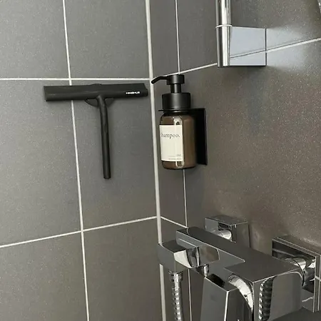 Geraeumiges Mit Xxl Leinwand I Parkplatz I Wifi 아파트