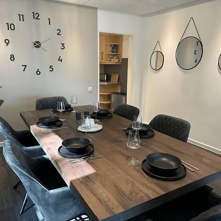 Appartement Geraeumiges Mit Xxl Leinwand I Parkplatz I Wifi *