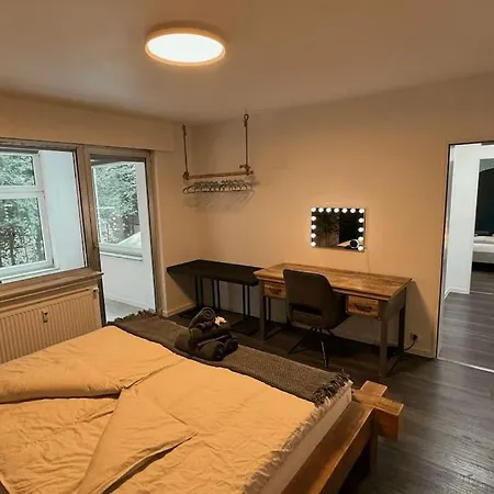 Geraeumiges Mit Xxl Leinwand I Parkplatz I Wifi * 보훔