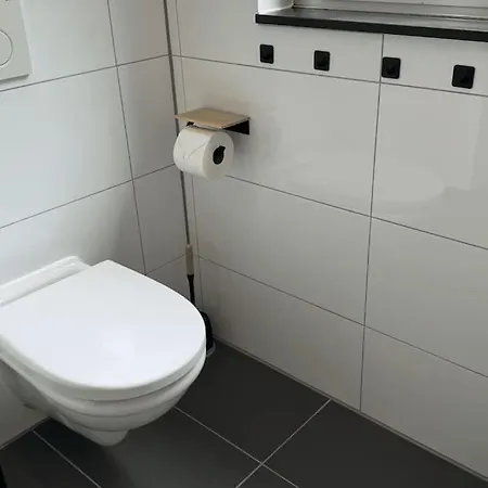 Geraeumiges Mit Xxl Leinwand I Parkplatz I Wifi