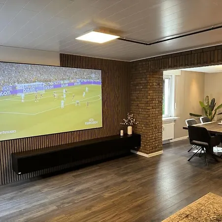 아파트 Geraeumiges Mit Xxl Leinwand I Parkplatz I Wifi *