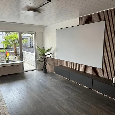 Geraeumiges Mit Xxl Leinwand I Parkplatz I Wifi 아파트 보훔