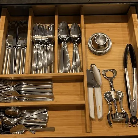 Geraeumiges Mit Xxl Leinwand I Parkplatz I Wifi * 보훔