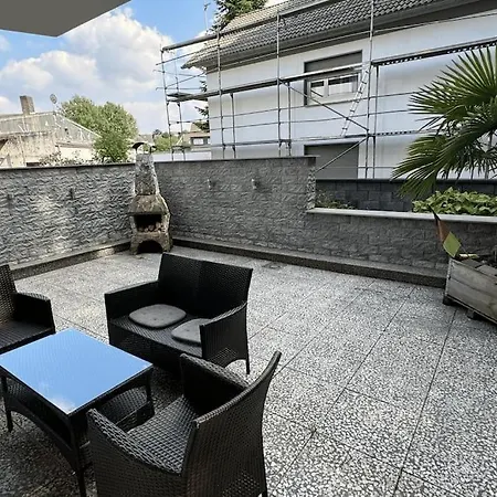 Geraeumiges Mit Xxl Leinwand I Parkplatz I Wifi