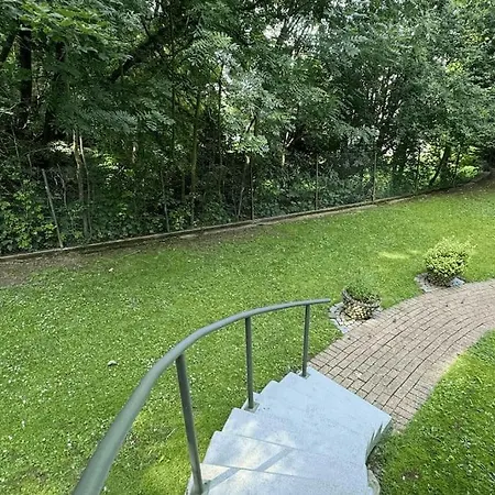 Geraeumiges Mit Xxl Leinwand I Parkplatz I Wifi 아파트 보훔