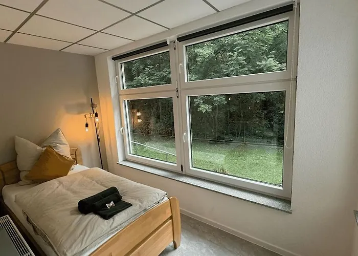 Geraeumiges Mit Xxl Leinwand I Parkplatz I Wifi