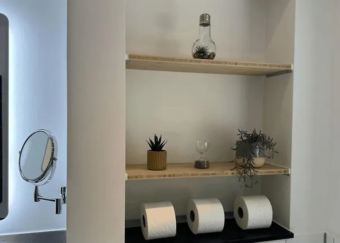 Geraeumiges Mit Xxl Leinwand I Parkplatz I Wifi *