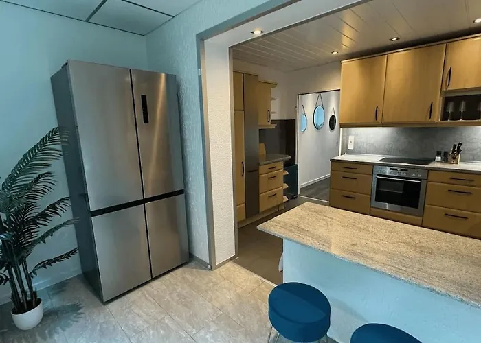 Geraeumiges Mit Xxl Leinwand I Parkplatz I Wifi Appartement