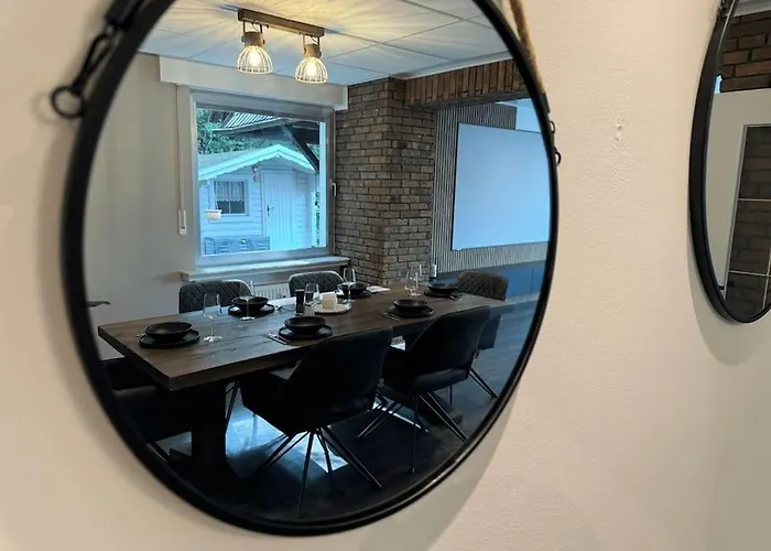 Geraeumiges Mit Xxl Leinwand I Parkplatz I Wifi Bochum