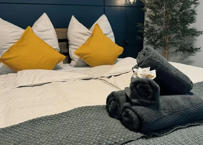 Geraeumiges Mit Xxl Leinwand I Parkplatz I Wifi *