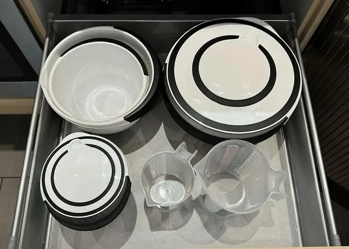 Geraeumiges Mit Xxl Leinwand I Parkplatz I Wifi