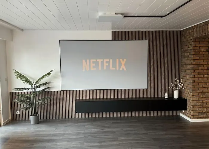 Appartement Geraeumiges Mit Xxl Leinwand I Parkplatz I Wifi *