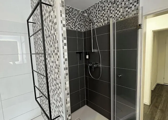 Appartement Geraeumiges Mit Xxl Leinwand I Parkplatz I Wifi Bochum