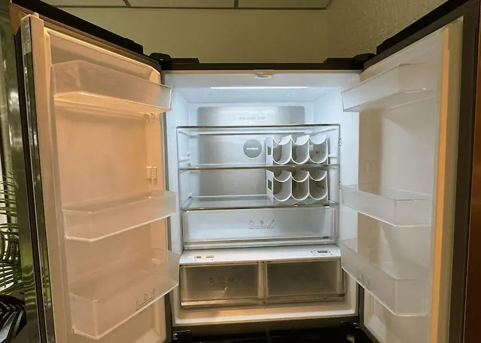 Geraeumiges Mit Xxl Leinwand I Parkplatz I Wifi