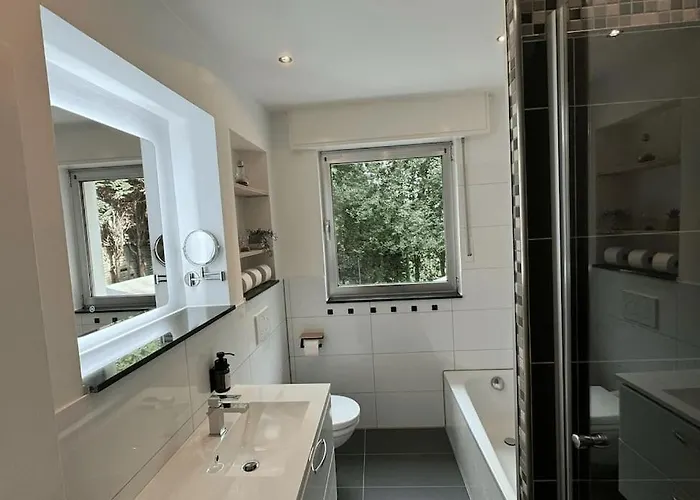 Appartement Geraeumiges Mit Xxl Leinwand I Parkplatz I Wifi