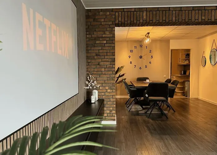 Geraeumiges Mit Xxl Leinwand I Parkplatz I Wifi Appartement Bochum