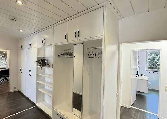 Geraeumiges Mit Xxl Leinwand I Parkplatz I Wifi *