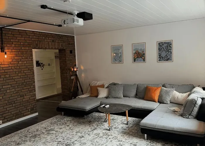 Appartement Geraeumiges Mit Xxl Leinwand I Parkplatz I Wifi *