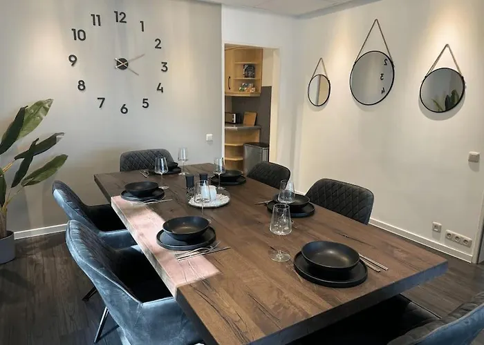 Appartement Geraeumiges Mit Xxl Leinwand I Parkplatz I Wifi *