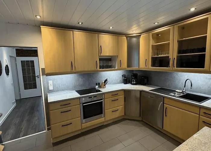 Appartement Geraeumiges Mit Xxl Leinwand I Parkplatz I Wifi Bochum