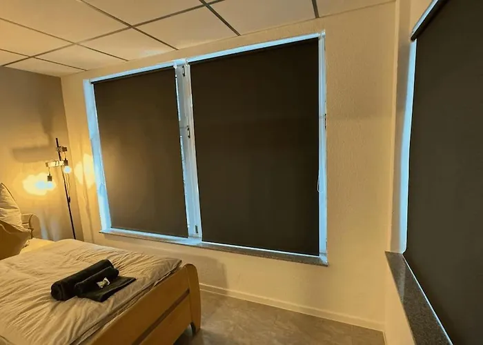 Geraeumiges Mit Xxl Leinwand I Parkplatz I Wifi *