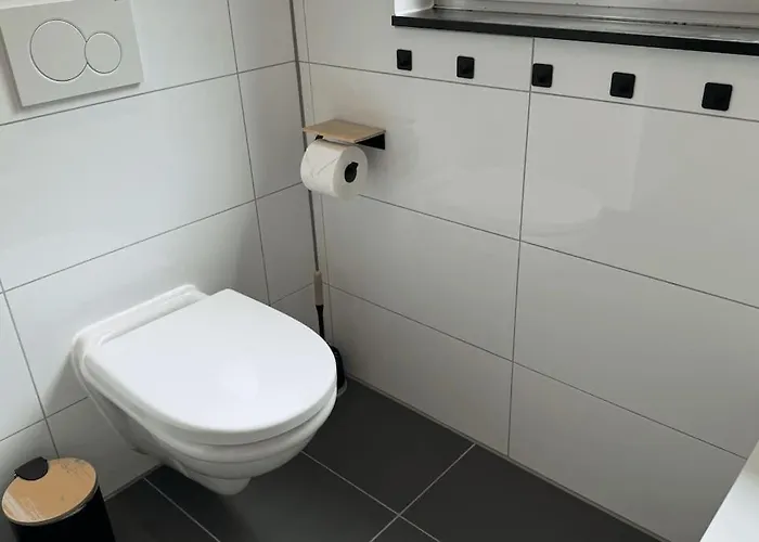 Geraeumiges Mit Xxl Leinwand I Parkplatz I Wifi