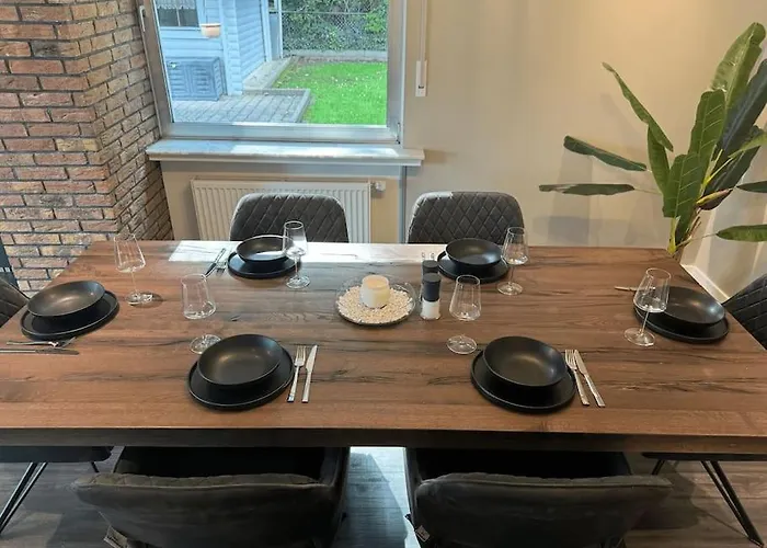 Geraeumiges Mit Xxl Leinwand I Parkplatz I Wifi アパート *