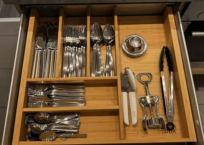 Geraeumiges Mit Xxl Leinwand I Parkplatz I Wifi * Bochum