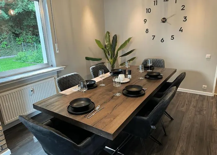 Appartement Geraeumiges Mit Xxl Leinwand I Parkplatz I Wifi *